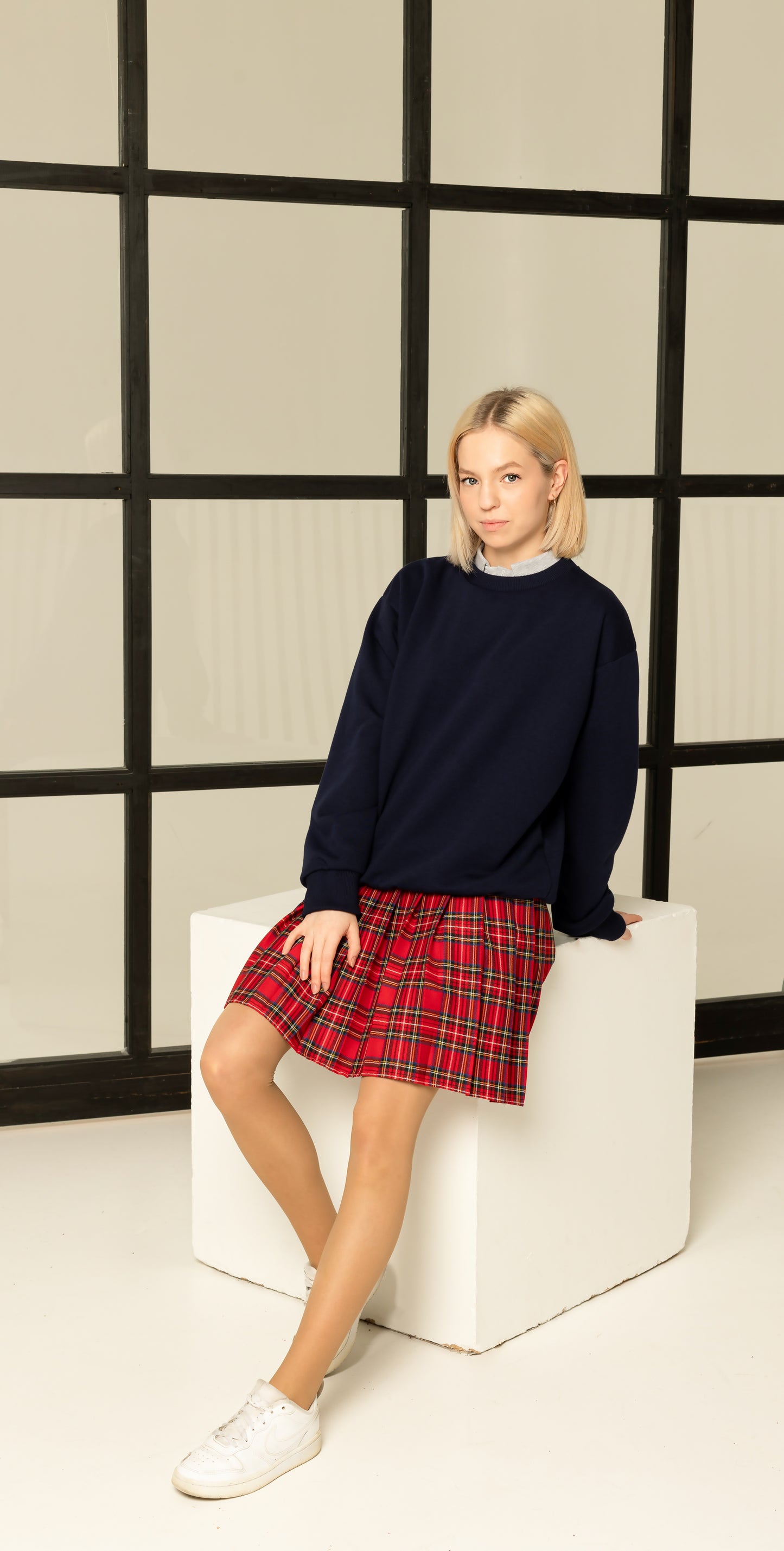 Mokyklinis uždaras unisex džemperis dideliems