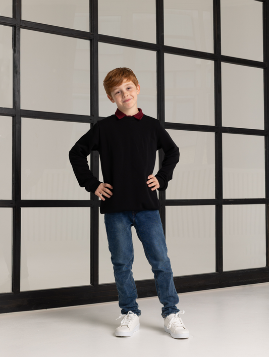 Mokyklinis juodas uždaras unisex džemperis