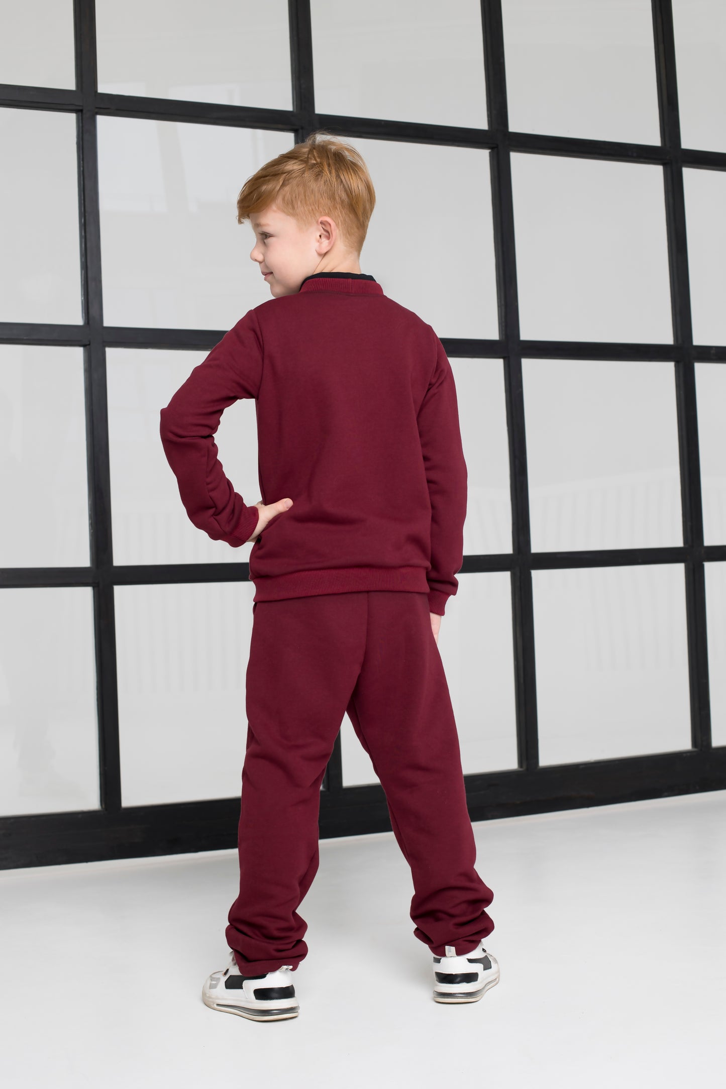 Mokyklinis bordo uždaras unisex džemperis